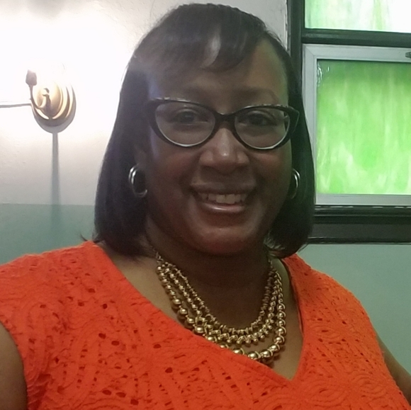 Meet your Posher, Stephanie - Picture 2 of 2